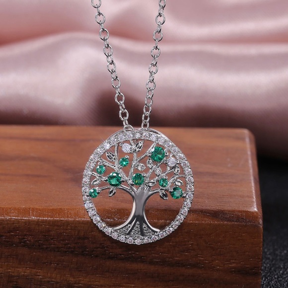 Jewelry - ✨Stunning Tree of Life Pendant✨